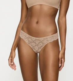 String, Brazilian>Triumph AMOURETTE Skin