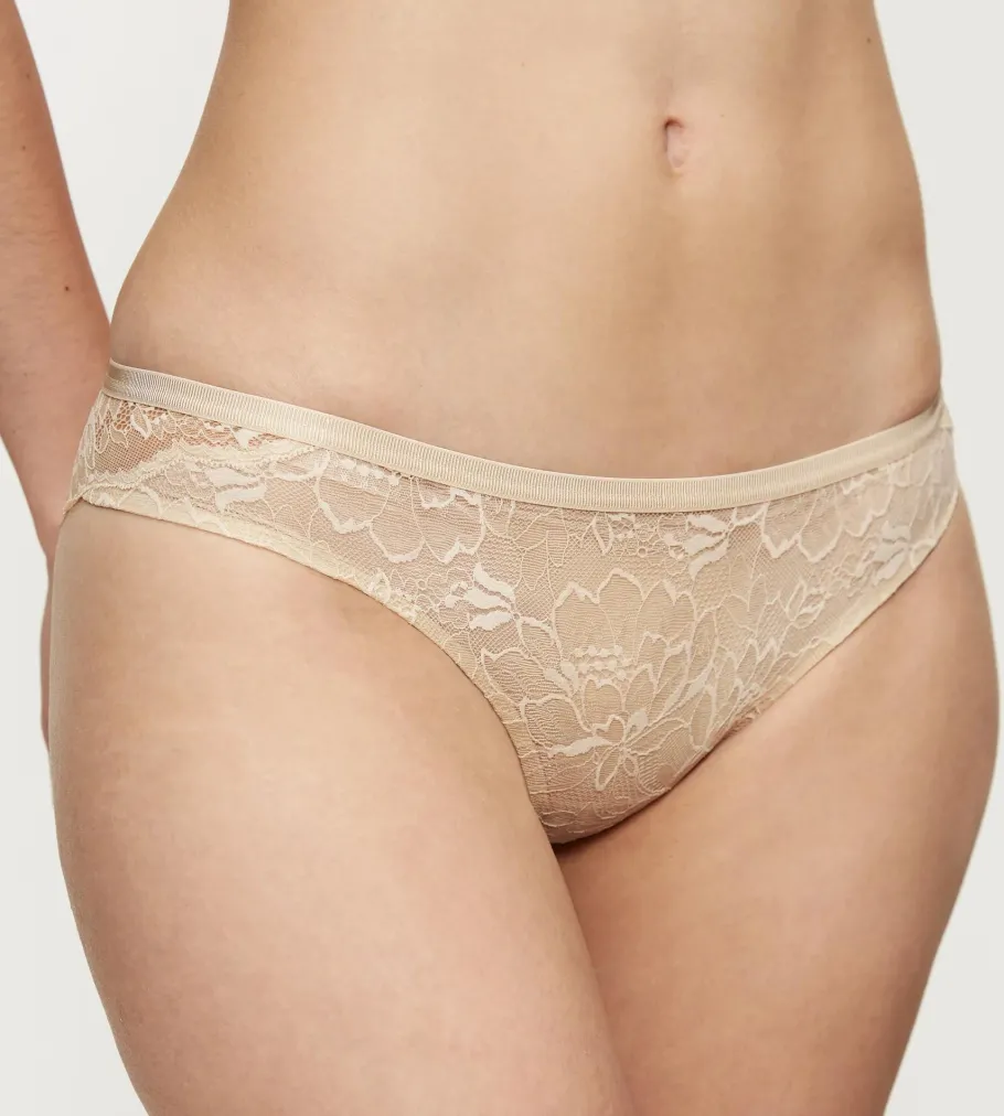 String, Brazilian|Seamless>Triumph AMOURETTE CHARM CreamyDream