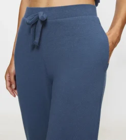 Trousers><noscript><img width=
