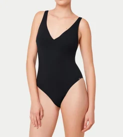 Swimsuits><noscript><img width=