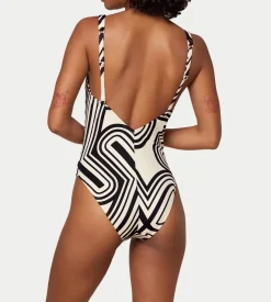Swimsuits><noscript><img width=
