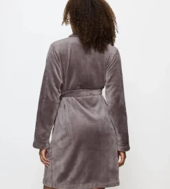 Robes><noscript><img width=