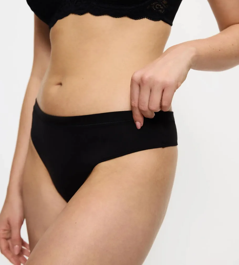 String, Brazilian>Triumph SENSE OF MODAL Black