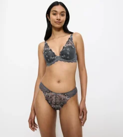 String, Brazilian><noscript><img width=