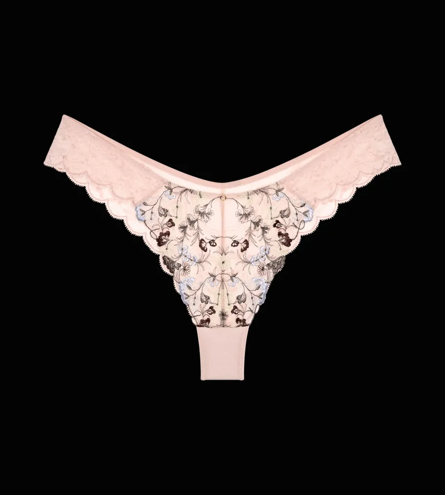 String, Brazilian>Triumph SENSUAL SPOTLIGHT FoundationNude