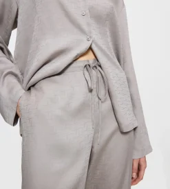 Trousers><noscript><img width=