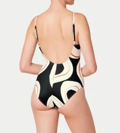 Swimsuits><noscript><img width=