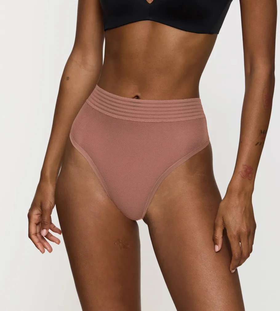 String, Brazilian>Triumph TEMPTING SHEER Toastedalmond