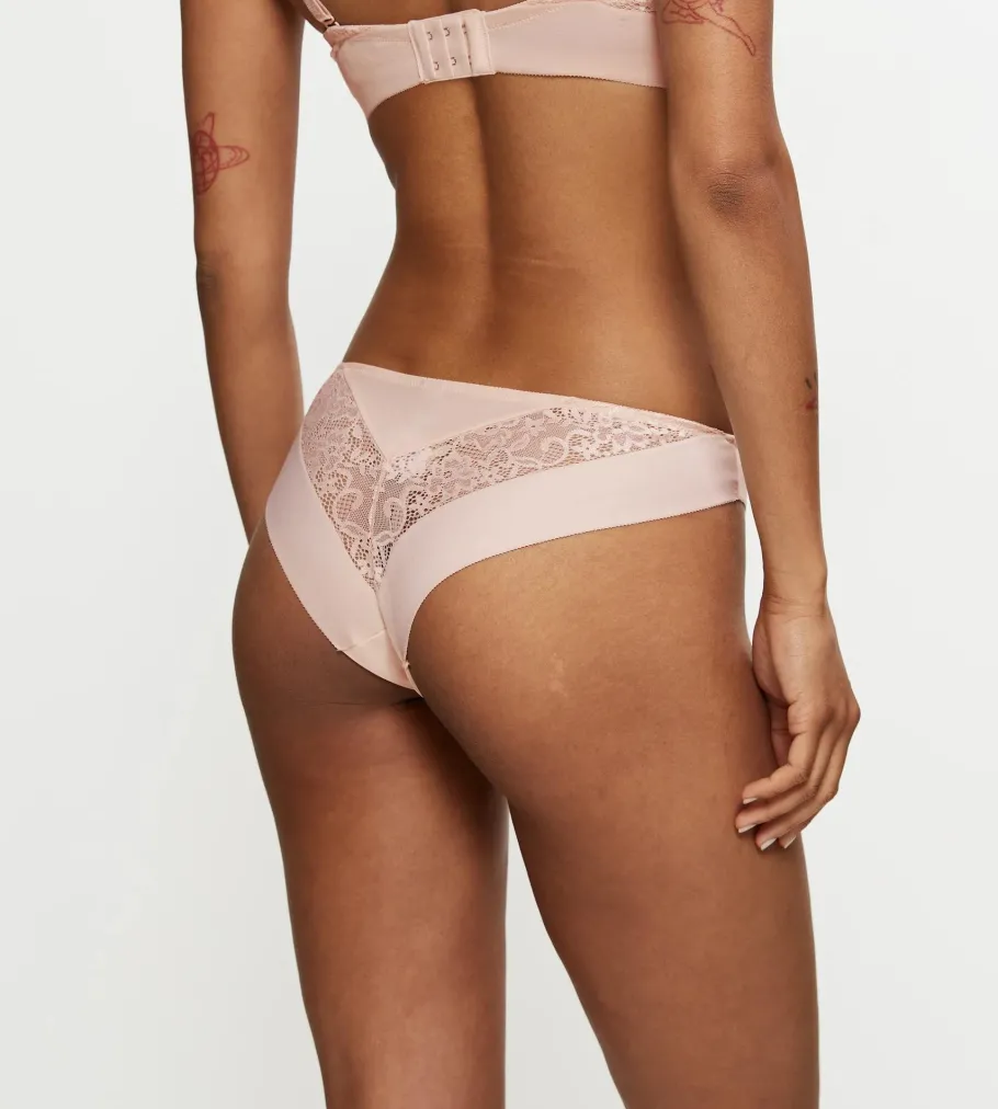 String, Brazilian>Triumph VIVID SPOTLIGHT CameoBeige